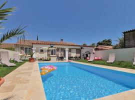 מלון צילום: Stunning home in Rochefort du Gard w/ Jacuzzi, WiFi and Outdoor swimming pool