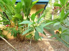 होटल की एक तस्वीर: Rainforest Cottage Cairns