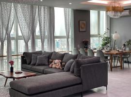 A picture of the hotel: Rustic Penthouse Homestay