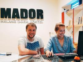 MADOR Malang Dorm Hostel, hotel v destinaci Malang