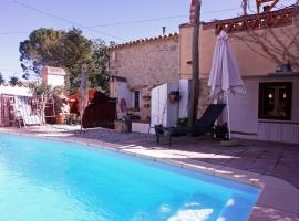 A picture of the hotel: Rustic holiday home with private swimming pool in rural Vilacolum, 5 km from the sea