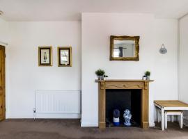 Hotel Photo: Newly refurbished 2BR flat with large garden