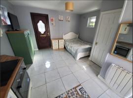 Hotel Photo: Cosy Studio Flat Just Outside City Center!