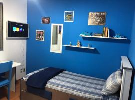 Zdjęcie hotelu: Quarto em apt - Espaço Blue Light