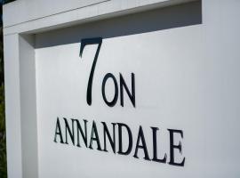 होटल की एक तस्वीर: 7 On Annandale B&B