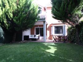 A picture of the hotel: Chalet Aldeamayor Golf VUT 47-269