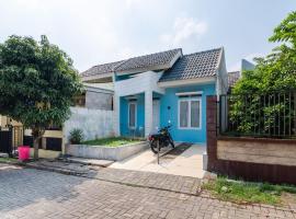 A picture of the hotel: Rumah Biru Strategis di Gerbang Kota Bogor