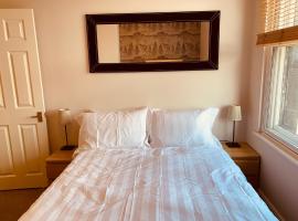 Hotel Photo: Spacious 1 bedroom crash pad close to St Albans station