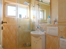 Hotel kuvat: Spacious Apartment4BR, Free Parking***