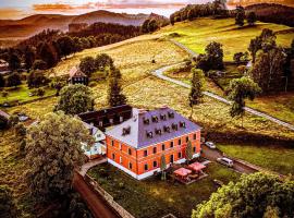 Wellness Hotel Zámeček, ξενοδοχείο σε Jetrichovice