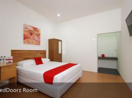 A picture of the hotel: RedDoorz Plus near Plaza Indonesia