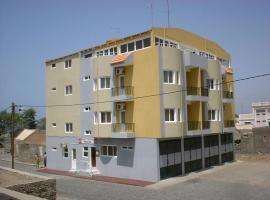 Residencial Pôr do Sol, Hotel in Porto Novo