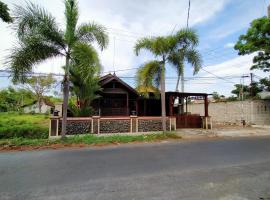 Jati Classic Homestay, hotel in Banyuwangi