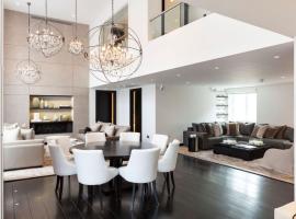 A picture of the hotel: Modern and chic 3 bdr apartment