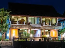 BaanRimNam Resort Trat, hotel u gradu Trat