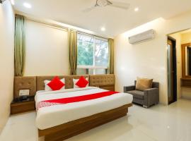 Hotel Photo: OYO 45030 Giri Shankara