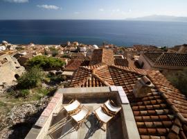 รูปภาพของโรงแรม: Victoria's House in Monemvasia Castle