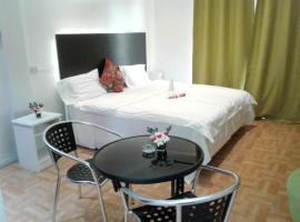 Hotel foto: Studio at Grand Baie 200 m away from the beach with shared pool furnished balcony and wifi