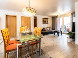 Hotel Photo: ganze Wohnung 5 Zimmer Messe Flughafen Airport zentral Outlet Metzingen