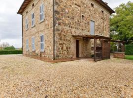 Fotos de Hotel: Lavish Apartment in Casole d'Elsa with Swimming Pool