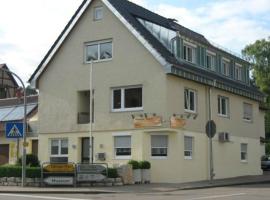 A picture of the hotel: Pension Wauri , Ferienwohnung ' SCHWARZWALD ' , Erdgeschoss