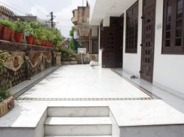 Hotel Foto: Luxurious Independent Duplex Villa At Center Location