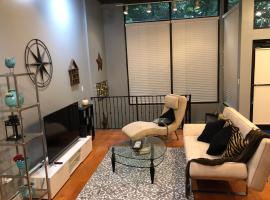 รูปภาพของโรงแรม: 2 BR Cozy Condo in Unique location in Downtown Memphis perfect for family