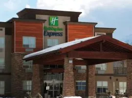 Holiday Inn Express Golden-Kicking Horse, an IHG Hotel、ゴールデンのホテル