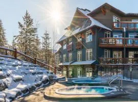 Blackstone Mountain Lodge by CLIQUE