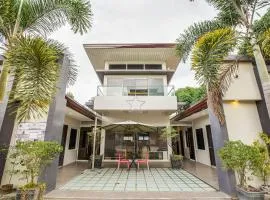 OYO 489 Casa Mia Hotel Suites, ξενοδοχείο σε General Santos