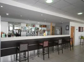 ホリデイ イン エクスプレス ナニートン