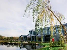 Crow Wood Hotel & Spa Resort، فندق في بيرنلي