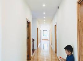 AKU HOUSE Villa Ao vua, hôtel à Ba Vì