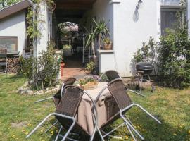 Hotel foto: Amazing home in Velence w/ Outdoor swimming pool, WiFi and 2 Bedrooms