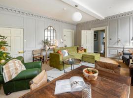 Hotel Photo: Superior Stays Rosewell House - Bath City Centre
