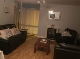 Hotel Photo: 3 Bed Apartment in Carrick On Shannon