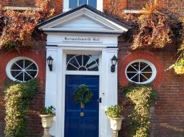 A picture of the hotel: Harmondsworth Hall Guest House