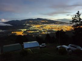 होटल की एक तस्वीर: Hotel de MONTAÑA VISTAS DEL CIELO