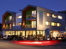 Die Dorfvilla - Includes Tauern Spa Kaprun Wellness Access 13 km away, hotell sihtkohas Maishofen