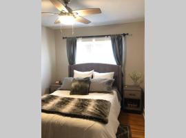 호텔 사진: Lux SW 3BR Sleeps 16 - Walkable + On Metro Line