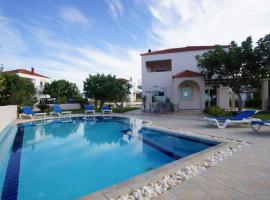 Hotel Foto: Fanes Villa Sleeps 7 Pool Air Con WiFi