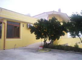 होटल की एक तस्वीर: Villa - Casa per abitazione & Magazzino per l'attività