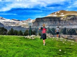 Casa Pirinea Ordesa, hotel v destinaci Belsierre