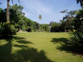 Hotel Foto: Sant Pol de Mar Villa Sleeps 16 with Pool