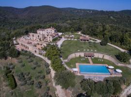 Фотографія готелю: Castello di Tocchi Villa Sleeps 28 with Pool Air Con and WiFi