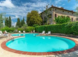 Foto di Hotel: Cortine Villa Sleeps 14 with Pool and WiFi