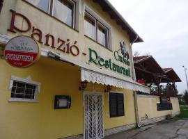 Czermann Panzió és Étterem, hotel v destinaci Oroszlány
