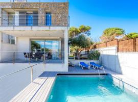 Hotel Foto: Playa de Muro Villa Sleeps 6 with Pool Air Con and WiFi