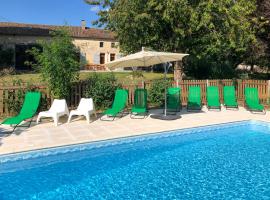 Hotelfotos: Lorigne Villa Sleeps 10 with Pool and WiFi
