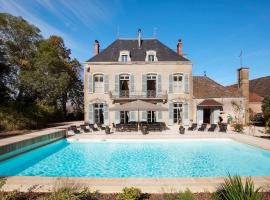 Фотографія готелю: Lans Chateau Sleeps 14 Pool Air Con WiFi
